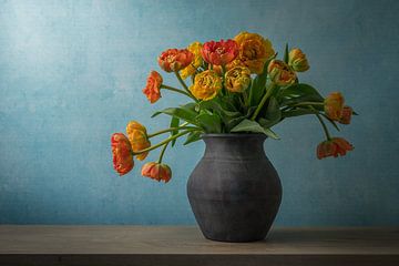 Stileven mit Pfingstrosen-Tulpen von John van de Gazelle