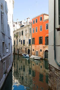 Doorkijkje in de Italiaanse stad Venetië.