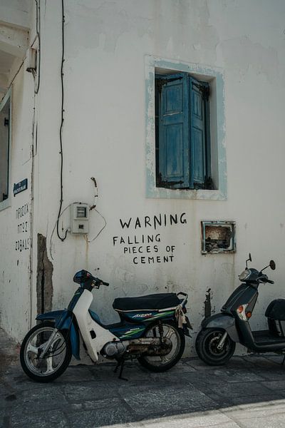 WARNING, FALLING PIECES OF CEMENT. van wiebesietze