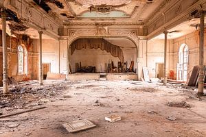 Verlassenes Theater im Verfall.