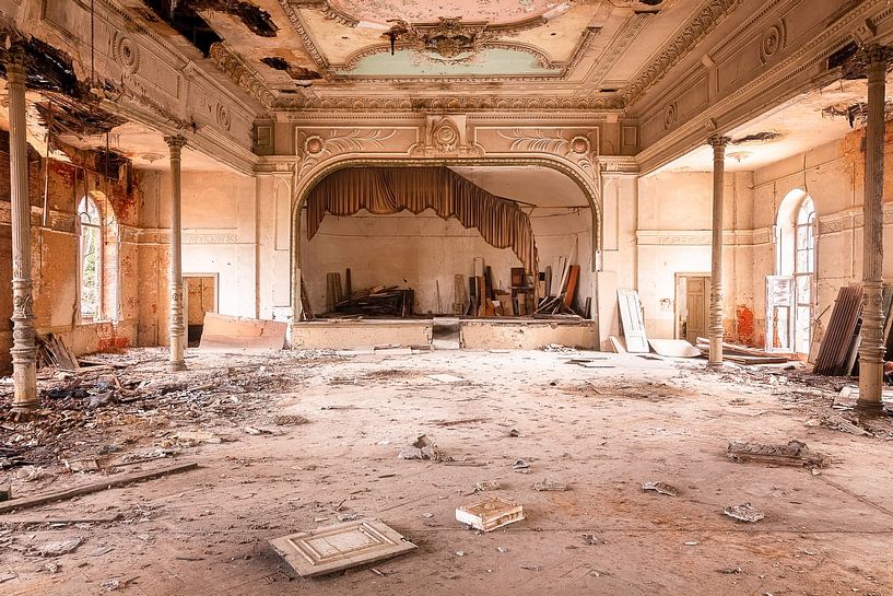 Verlassenes Theater im Verfall. von Roman Robroek – Fotos verlassener Gebäude