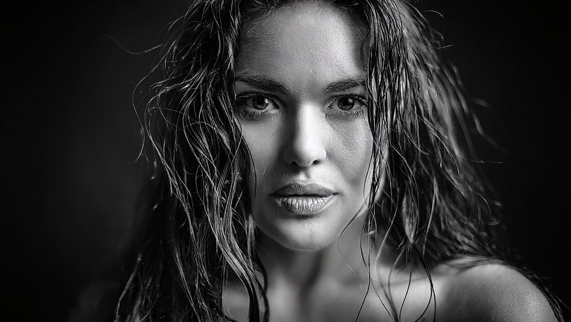 “Tijdloze Blik – Fine Art Portret in Contrasten” van Retinas images