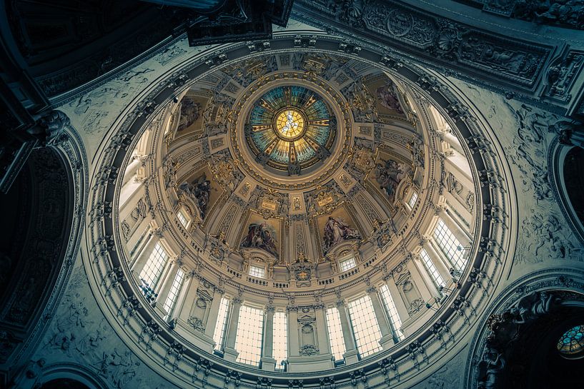 Die Kuppel der Kirche aus einem einzigartigen Blickwinkel. von Tomasz Baranowski