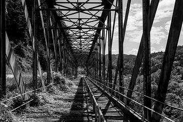 Alte Eisenbahnbrücke in der Ardeche von Flatfield