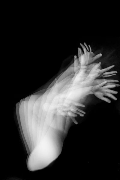 Hands in Movement von Shadia Bellafkih