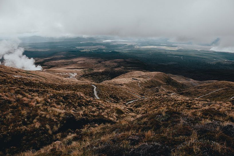 Stunning outlook - Tongariro crossing New Zealand photo print | Travel and nature photography art by Elise van Gils