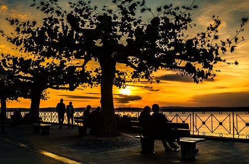 Zonsondergang aan de waterkant Unterstadt Meersburg Bodensee Duitsland