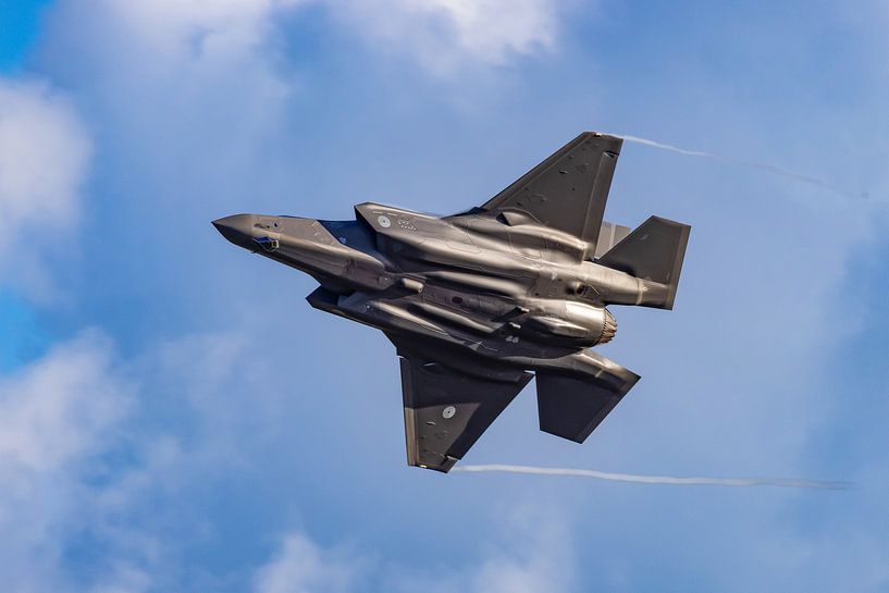 F-35 Lightning II, Joint Strike Fighter by Gert Hilbink