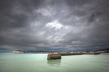 Havenhoofd van Le Treport aan de Frans-Normandische kust van Harrie Muis