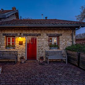Sfeervol verlicht vakwerkhuisje in Zuid-Limburg van John Kreukniet