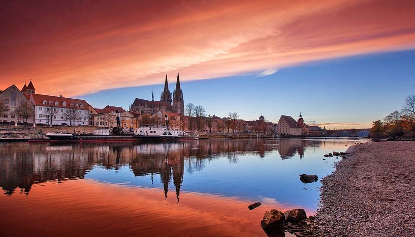 Regensburg mit einer ungewöhnlichen Wolkendecke von Thomas Rieger
