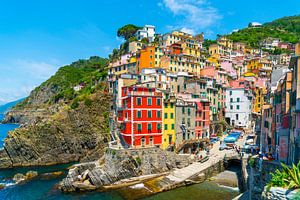 Cinque Terre, Italien - Überblick über das Dorf Riomaggiore von Ivo de Rooij
