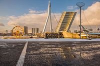 Erasmusbrug open voor katrol Breman Machinery