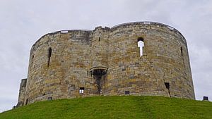 Clifford's Tower / York Castle est un château en ruine situé dans la ville de York, au nord de l'Ang