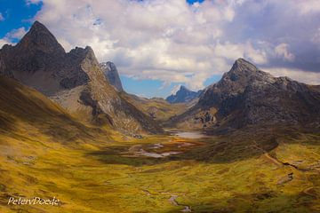 mountain range in Peru by PeterDoede