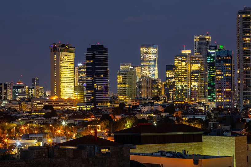 Centrum van Tel Aviv na zonsondergang van Winne Köhn