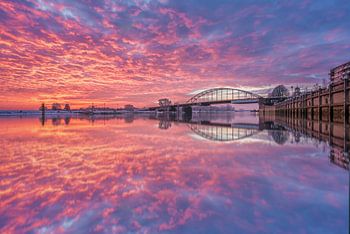 coucher de soleil sur la rivière IJssel