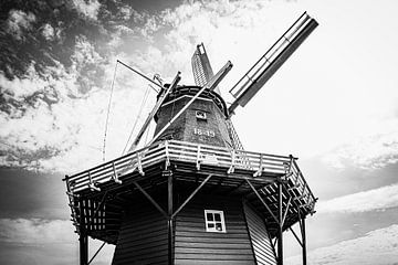 Authentique moulin à vent frison en noir et blanc | Pays-Bas | Photographie de voyage