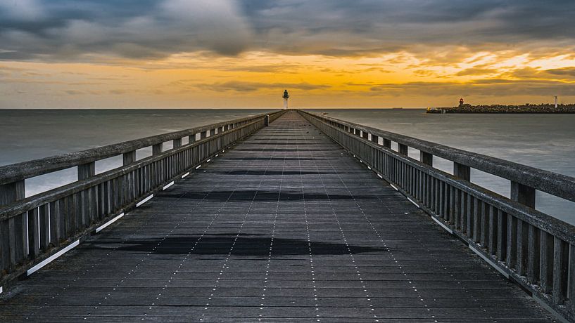 Un coucher de soleil en guise de bienvenue à Calais par Jan Hermsen
