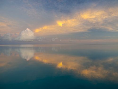 Spiegelgladde oceaan