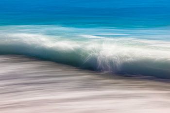 Vague déferlante. Couleurs de la Méditerranée. Format 2x3