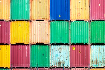 Gestapelde kleurrijke containers van Werner Lerooy
