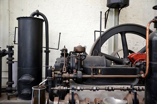 vieille machine à vapeur historique d'une ancienne usine