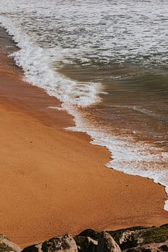 Het strand van Quarteira, Algarve Portugal van Manon Visser