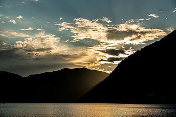 Sfeervolle zonsondergang bij het meer van Ossiach van Andreas Nägeli