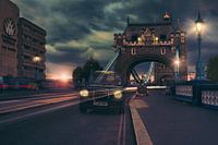 Tower Bridge in London: Nighttime Photography with Haunted Taxi and Dynamic Light Tracks