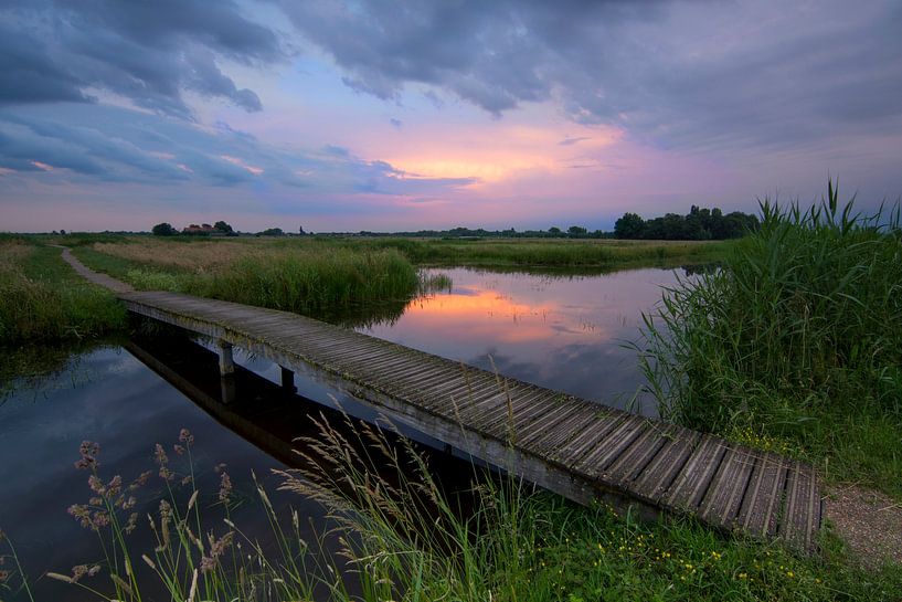 Zweth Vlaardingen at sunset with heavy weather by Eddy Kievit