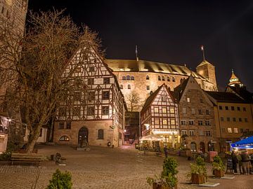 Neurenberg - Tiergärtnertorplatz bij nacht van t.ART