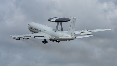 NAVO Boeing E-3A Sentry (AWACS).