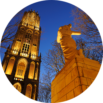 Verzetsmonument en Domtoren in Utrecht (2)