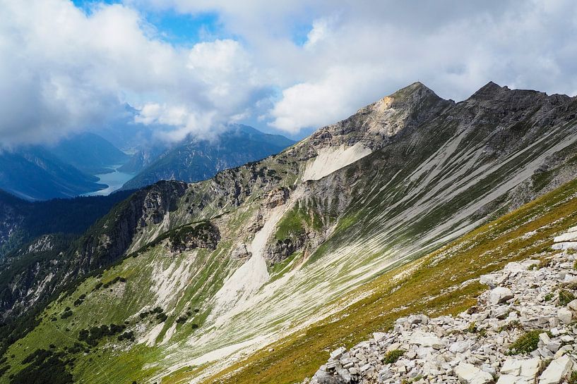 Het natuurpark Ammergauer Alpen is een van de mooiste landschappen in Beieren. Het combineert ongerepte natuur, afwisselende berglandschappen en traditionele alpenweiden. van Miriam Schwarzfischer Fotografie