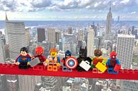Lunch atop a skyscraper Lego edition - Super Heroes - Men - New York par Marco van den Arend Aperçu