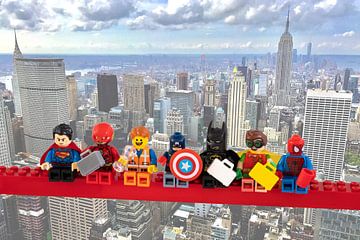 Lunch atop a skyscraper Lego edition - Super Heroes - Men - New York sur Marco van den Arend