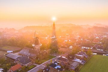 Zonsopkomst boven Eenrum van Droninger