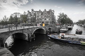 Canal view Amsterdam,  The Netherlands van Roland de Zeeuw fotografie