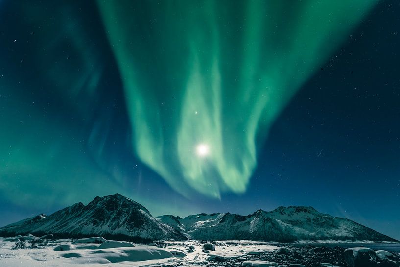 Noorderlicht in de nacht hemel boven Noord-Noorwegen in de winter van Sjoerd van der Wal Fotografie