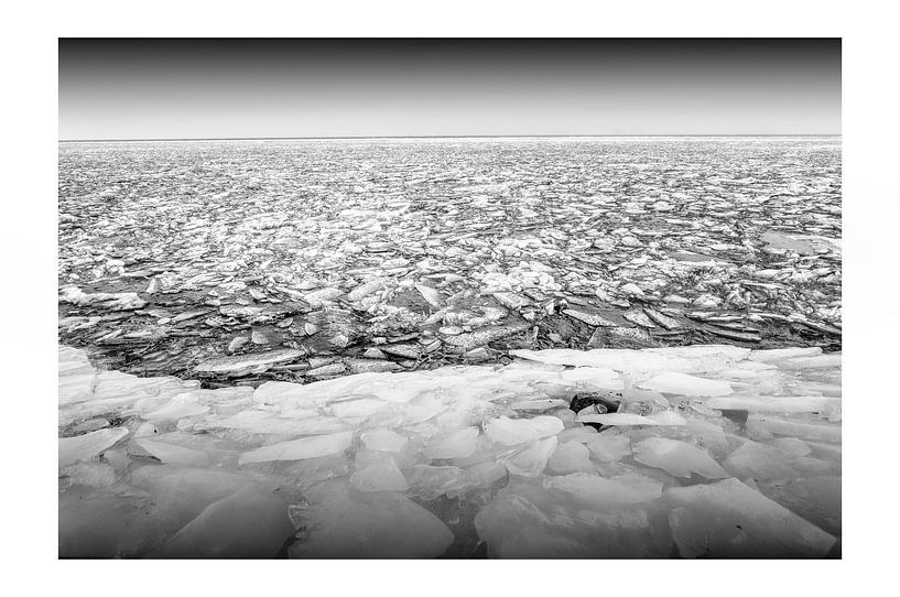 Ice cream in black and white by Hans Soowijl