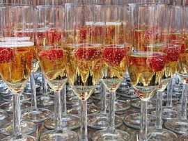 Champagner mit Himbeeren von Edwin Arendts