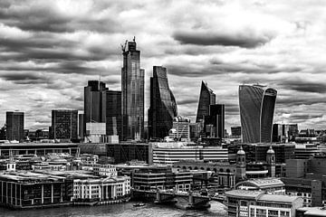 London Sky Line by Mark de Weger