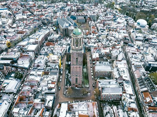 Zwolle Peperbus kerktoren tijdens een koude ochtend