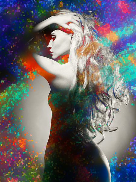 Sexy Frau mit Händen im Haar von Art By Dominic