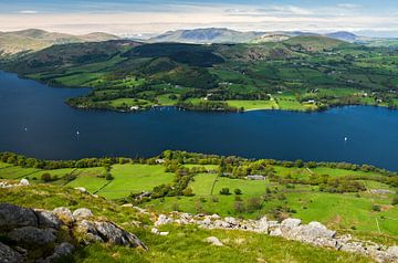 Uitzicht over Ullswater, Lake District van Frank Peters