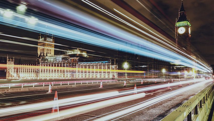 London by Hello Pompoyo