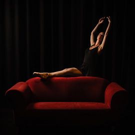 Das rote Sofa... von Reginald Kluijtmans