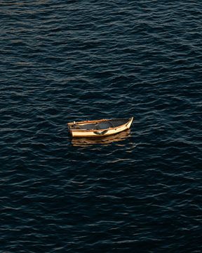 Dobberende vissersboot in Italië