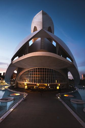 The light of the opera | Valencia | Spain | Architecture by Laura Dijkslag